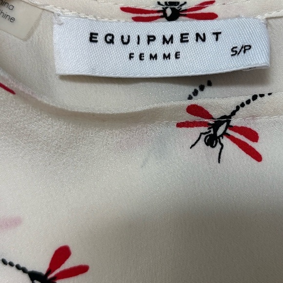 Equipment Femme “Lyle” 100% Silk Sleeveless dragonfly allover printed blouse 🖤 - Picture 7 of 10